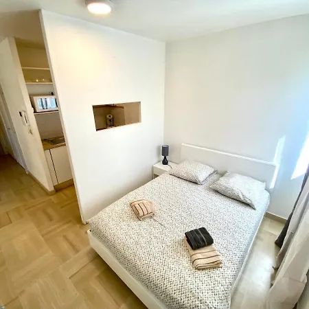 Apartment Cannes-passy - Très Beau Pour 4 Pers - Piscine Dans Résidence - Parking Privé - Jardin *