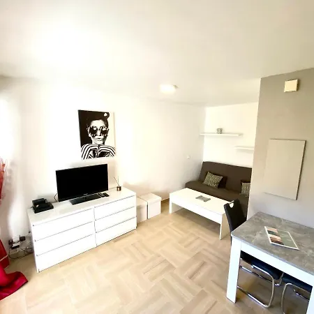 Appartamento Cannes-passy - Très Beau Pour 4 Pers - Piscine Dans Résidence - Parking Privé - Jardin